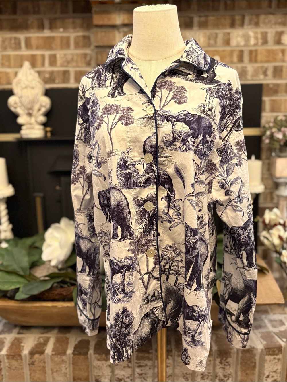 The Cat’sPajama Women’s Ivory & Navy Elephant -Print Button-Up Sleep Shirt
408
